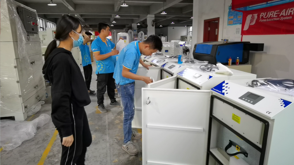 拋光車間除塵器，執(zhí)信環(huán)保為工業(yè)加工提供除塵設(shè)備。